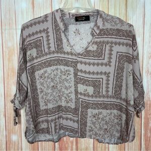 reneec. Cropped Vneck Paisley Blouse (M)